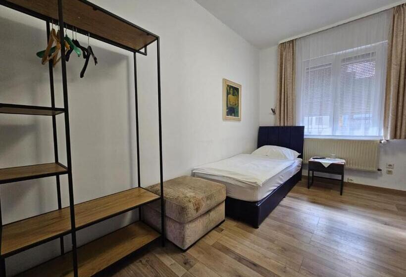 اتاق استاندارد یک نفره, Haus Isenburg