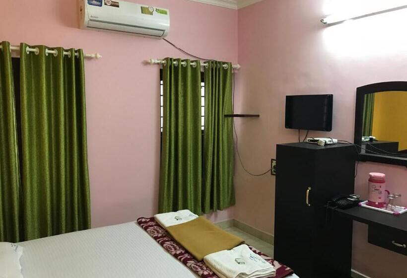 디럭스 룸, Indraprastham Tourist Home