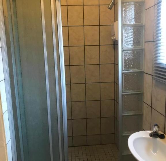 Семейный Номер, Lazy Gecko Accommodation