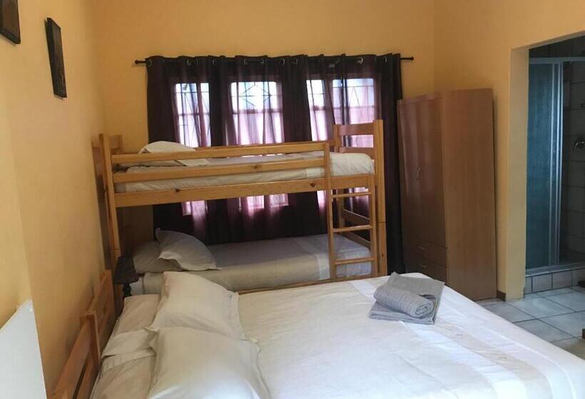 Семейный Номер, Lazy Gecko Accommodation