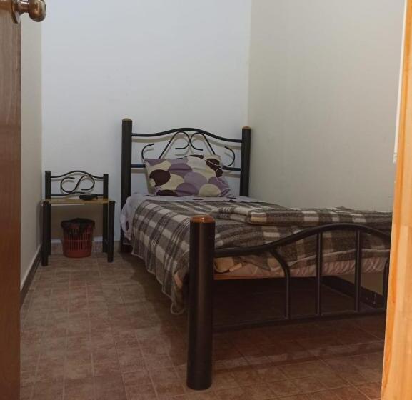 Quarto Estandar Individual, Moraldur