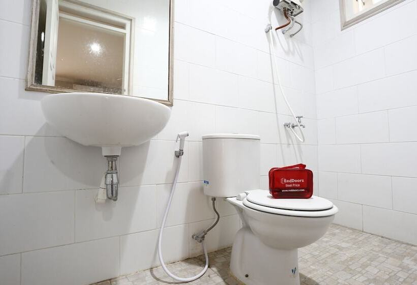 Номер Стандарт, Reddoorz Plus Near Adisucipto Airport 2