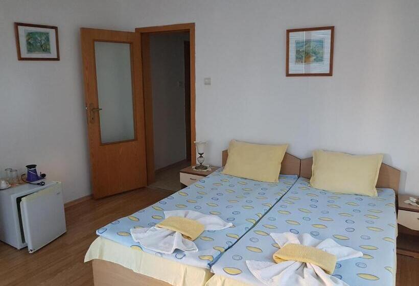 חדר סטנדרט עם מרפסת, Guest House Veselina