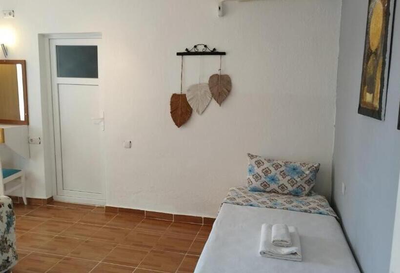 Апартаменты 1 Спальня Вид на Сад, Cemils Guest House