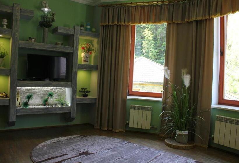 سوییت خانوادگی, Cottage Kazka Lisu