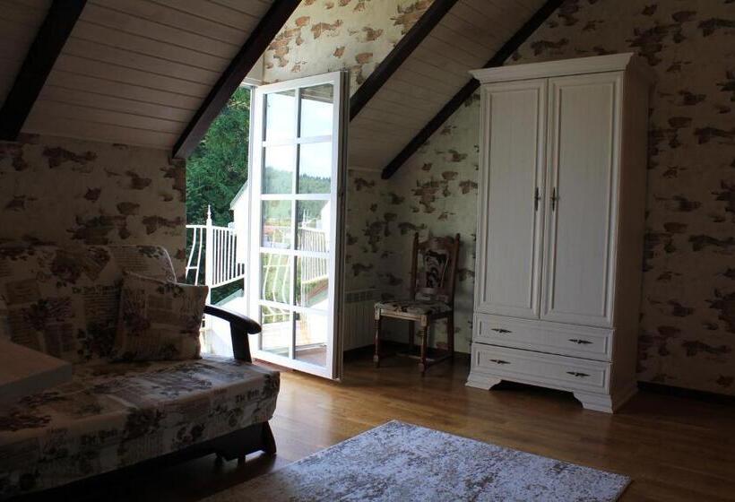 اتاق استاندارد سه تخته با بالکن, Cottage Kazka Lisu