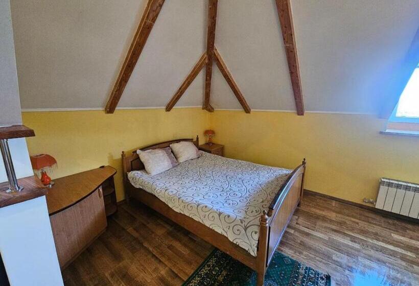اتاق استاندارد سه نفره, Cottage Kazka Lisu