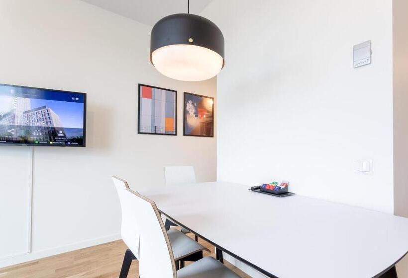 إستوديو سوبيريور, Apartdirect Alvsjo