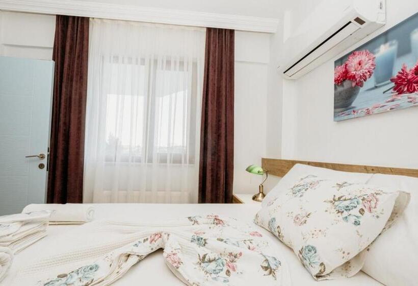 سوئیت با بالکن, Azra Apart & Otel