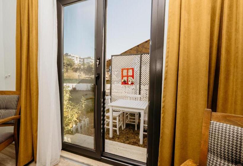 اتاق استاندارد با چشم‌انداز باغ, Azra Apart & Otel