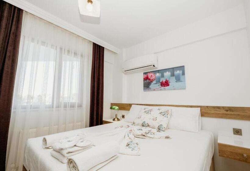 اتاق استاندارد سه تخته با بالکن, Azra Apart & Otel