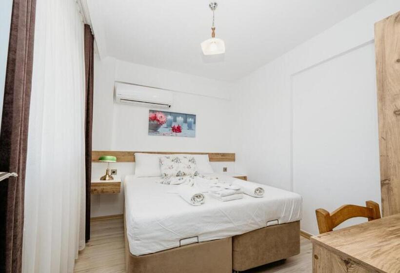 سوئیت با بالکن, Azra Apart & Otel
