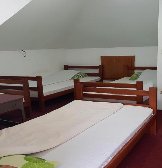 اتاق استاندارد چهار تخته, Guesthouse Meče