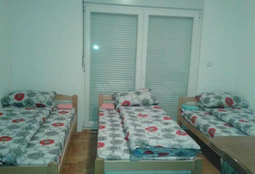 اتاق استاندارد سه نفره, Guesthouse Meče