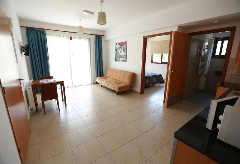 Апартаменты 1 Спальня, C & A Hotel Apartments