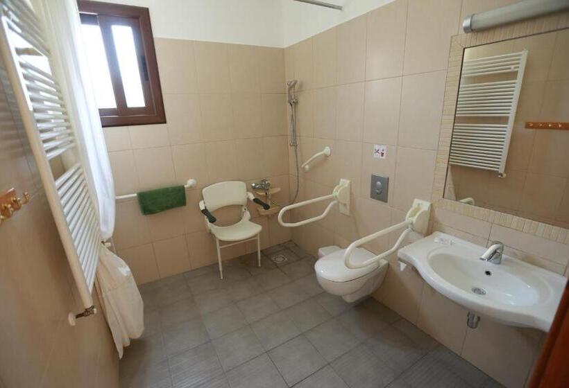 Апартаменты 1 Спальня, C & A Hotel Apartments