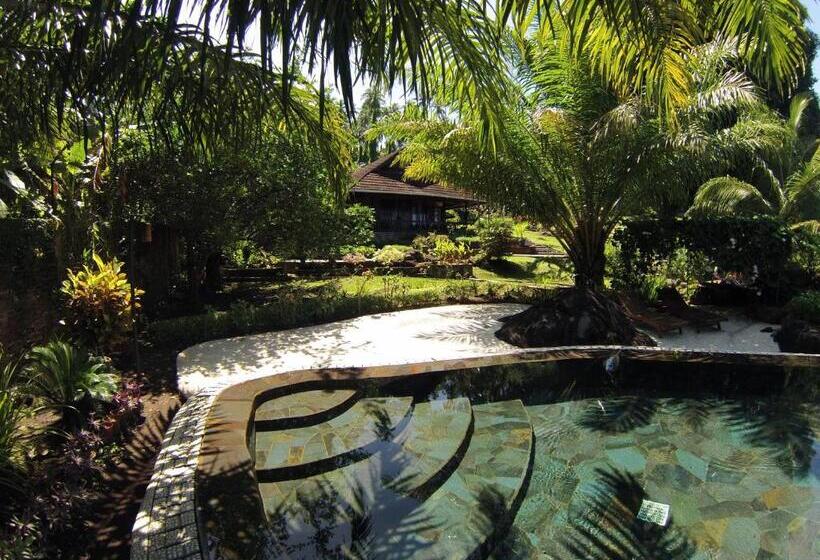 اتاق استاندارد با چشم‌انداز استخر, Lumbalumba Resort   Manado