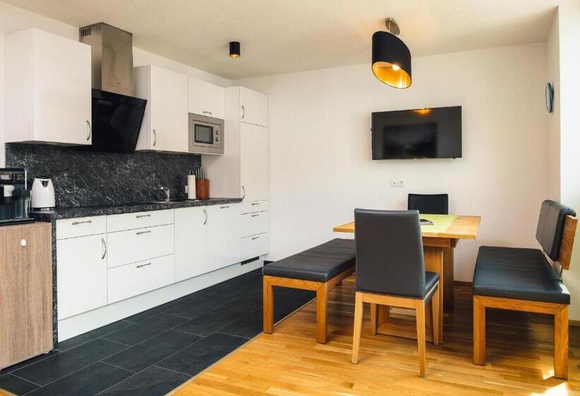 Апартаменты 1 Спальня с Балконом, Nowders Apartments