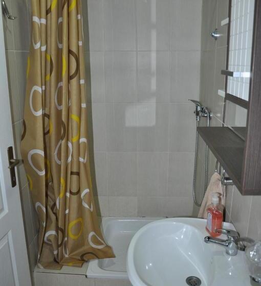 اتاق استاندارد سه نفره, Guest House Best Food