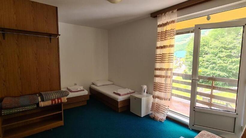 اتاق استاندارد چهار تخته, Guest House Tiha Noć