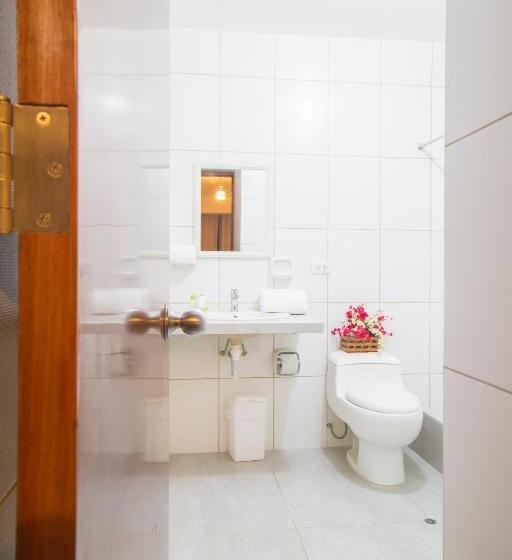 اتاق استاندارد سه نفره, Amazonia Siu Hostal