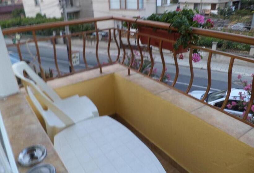 Номер Стандарт с Террасой, Guest House Stoyanovi