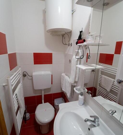 اتاق استاندارد چهار تخته, Guest House Babilon