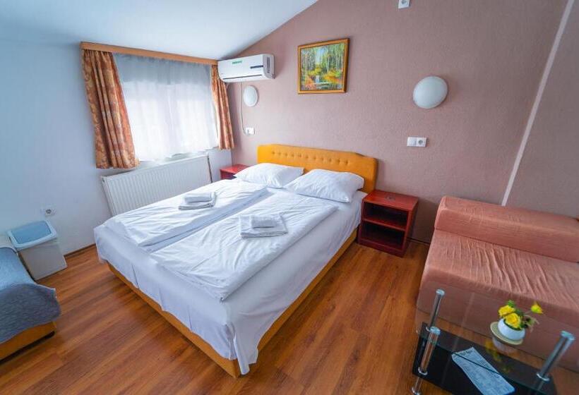 اتاق استاندارد چهار تخته, Guest House Babilon