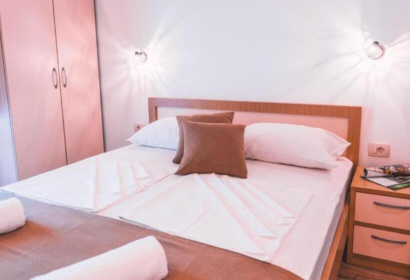استودیوی استاندارد, Guest House S Lux
