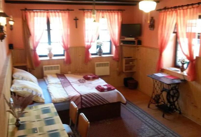 استودیو خانوادگی, Privat Lena