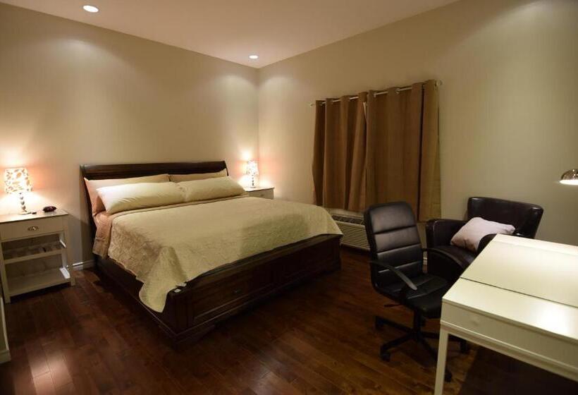 Люкс Deluxe Кровать Кинг, The Lion Inn & Suites
