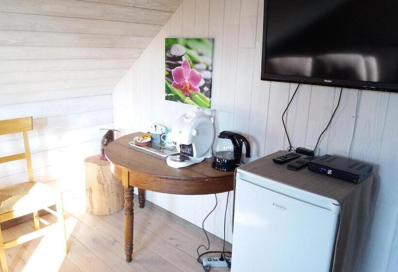 庭の見えるスタンダードトリプルルーム, Auberge La Fourchette Paysanne