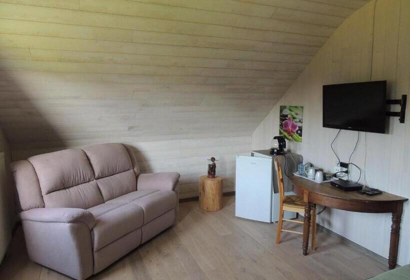 带花园景观的标准三人间, Auberge La Fourchette Paysanne