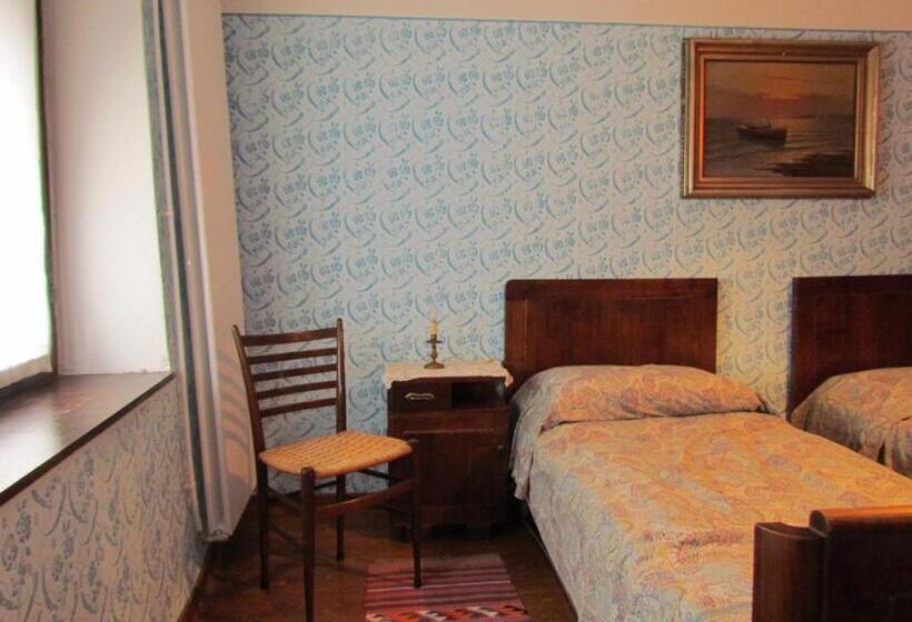 اتاق استاندارد, Joe's Place