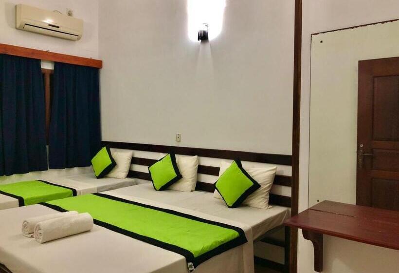 اتاق راحتی سه تخته, Sundowners Guesthouse
