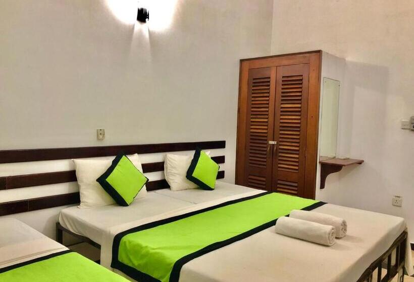 اتاق استاندارد سه نفره, Sundowners Guesthouse
