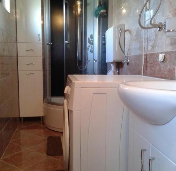 اتاق استاندارد با سرویس بهداشتی مشترک, Apartmani Sobe Sljivancanin