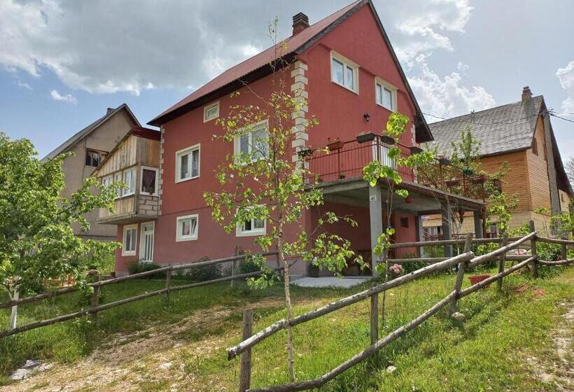 اتاق استاندارد سه تخته با سرویس بهداشتی مشترک, Apartmani Sobe Sljivancanin