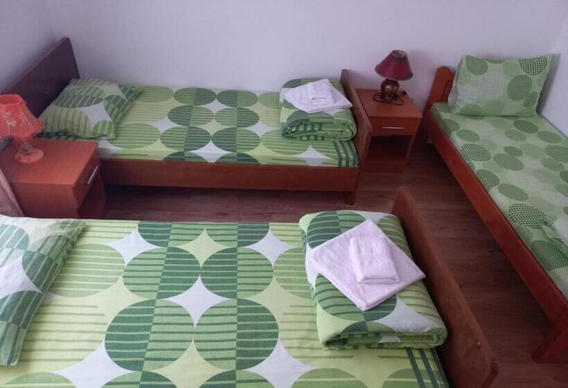اتاق استاندارد سه تخته با سرویس بهداشتی مشترک, Apartmani Sobe Sljivancanin