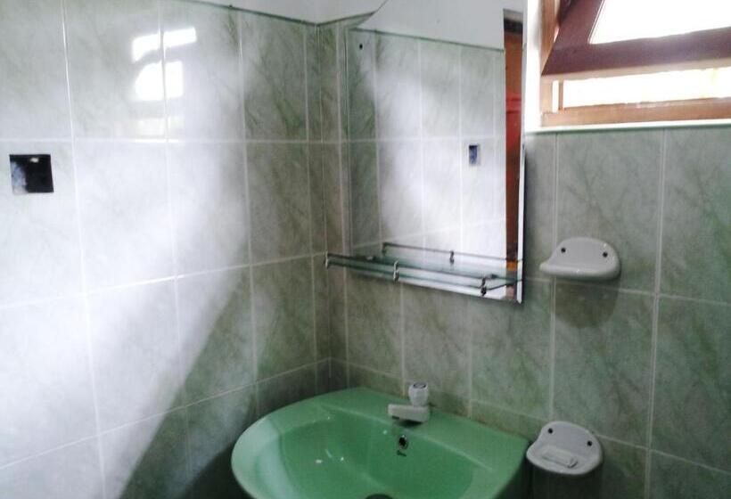 اتاق استاندارد سه نفره, Rainbow Guest House