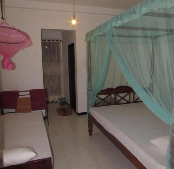 اتاق استاندارد سه نفره, Rainbow Guest House