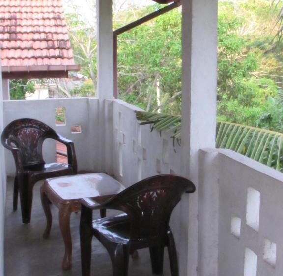 اتاق استاندارد سه نفره, Rainbow Guest House