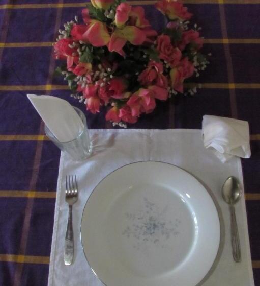 اتاق خانوادگی, Rainbow Guest House