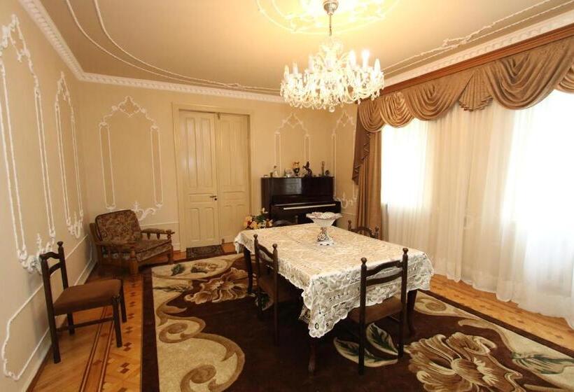 اتاق لوکس یک تخته, Guesthouse Goliati
