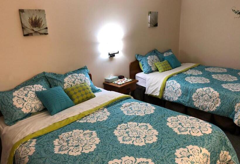 带2个双人床的标准工作室, Chase Country Inn