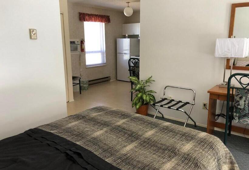 带特大床的豪华房间, Chase Country Inn