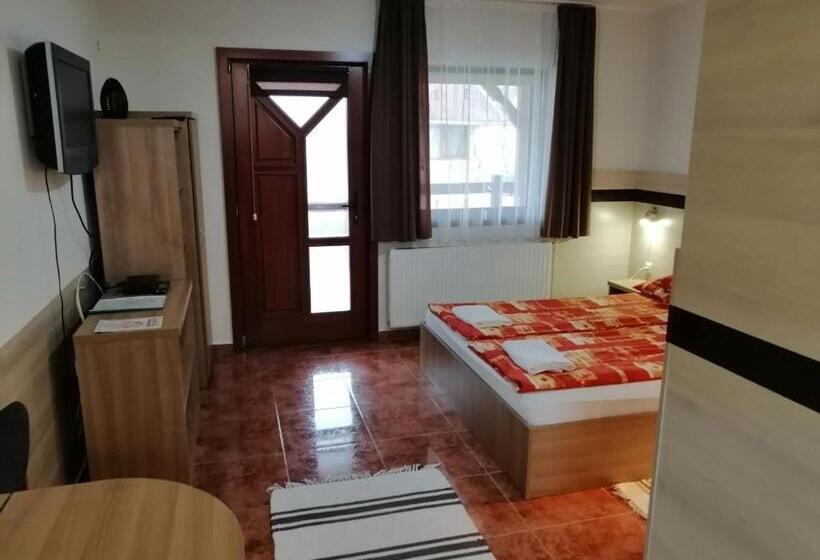 스탠다드 스튜디오, Csipkeház Apartman