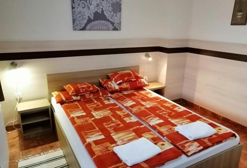 스탠다드 스튜디오, Csipkeház Apartman
