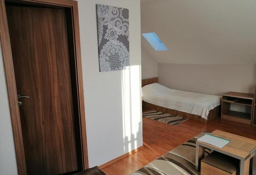 스탠다드 트리플 발코니 룸, Csipkeház Apartman