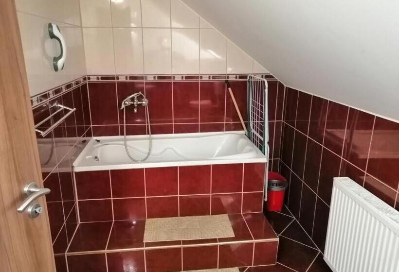 Семейный Номер, Csipkeház Apartman